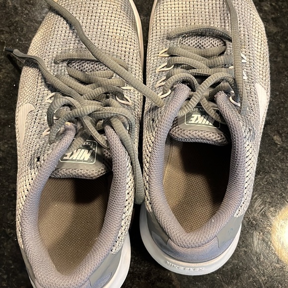 Nike flex run tennis shoes - Picture 4 of 10